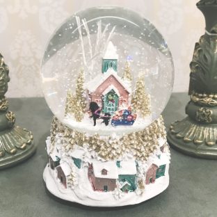 ピンクヴィレッジスノードームオルゴール (R) 010054【ハルモニア スノードーム オルゴール お洒落 おしゃれ クリスマス装飾 クリスマス飾り クリスマスデコレーション アンティーク バレンタイン ホワイトデー 母の日 父の日 敬老の日 クリスマス xmas】