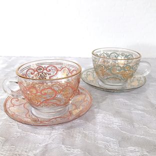 アラベスクグラスカップ＆ソーサー 800051 800052 ピンク ミント【ハルモニア ティーカップ アンティーク セット アラベスク 硝子 アフタヌーンティー ヌン活 バレンタイン ホワイトデー 母の日 父の日 敬老の日 クリスマス xmas】